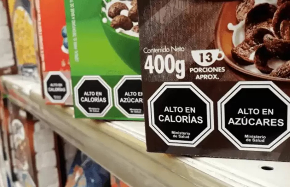 Derogar la Ley de Promoción de la Alimentación Saludable es un ataque a la salud pública